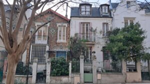 typical detached houses in Paris