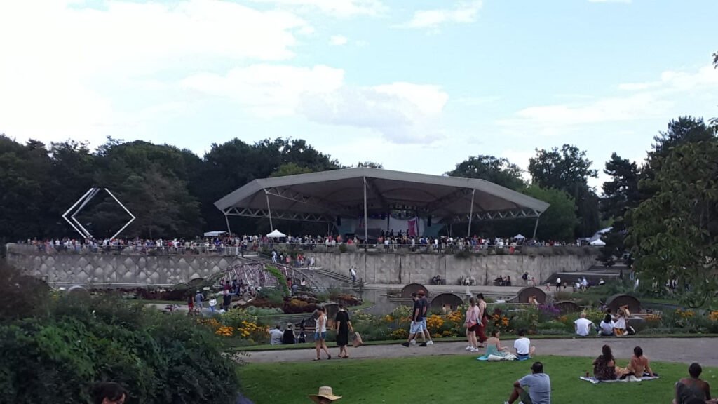 Jazz scene in the botanical garden of Bois de Vincennes